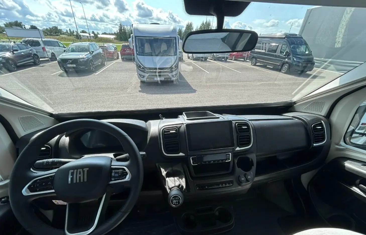Matkaauto juhi kabiin